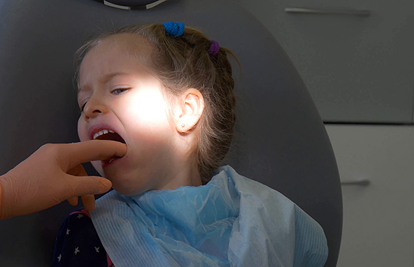 Beaucoup d'enfants paniquent non seulement à propos des dentistes, mais aussi à propos de tous les médecins en général - c'est important à considérer.
